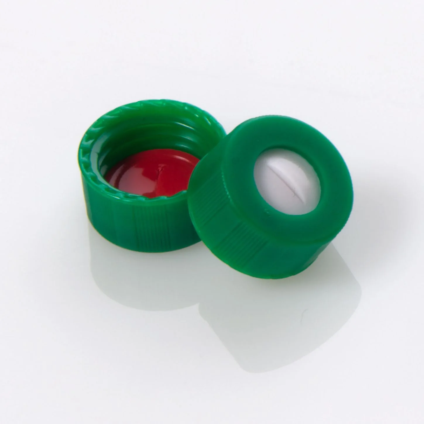 Cap Screw 9-425 Open Top Green Polypropylene with 0.040" Bonded Pre-Slit PTFE/Silicone Septa, 100/pk